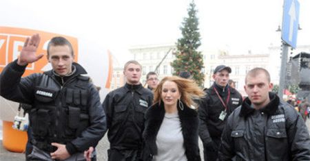 Steczkowska z 5 ochroniarzami na imprezie charytatywnej (FOTO)