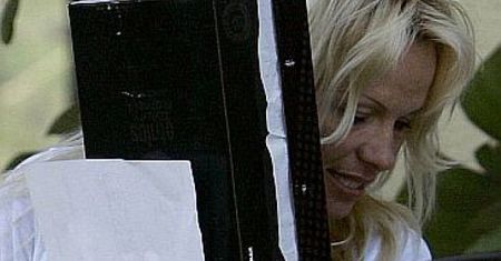 Pamela bez makijażu