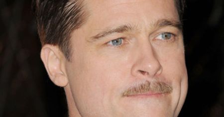 Brad Pitt broni swoich wąsów!