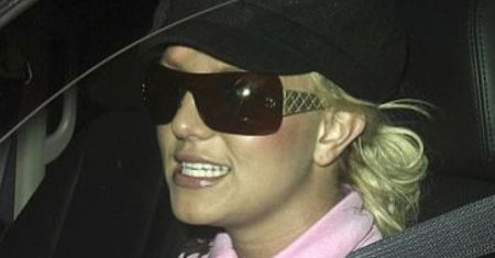 Britney oszalała. Rozebrała się w sklepie i ukradła perukę!