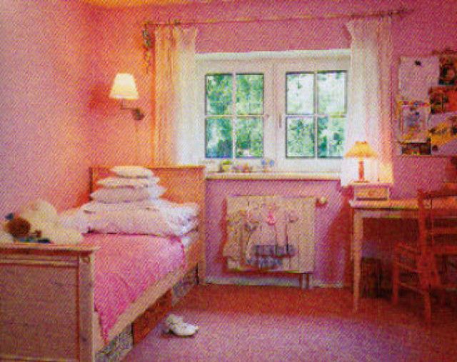 Tola mieszka w różowym pokoju! 