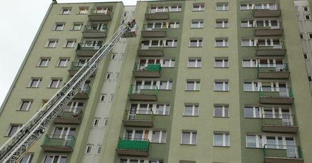 Strażacy ćwiczyli na wieżowcach
