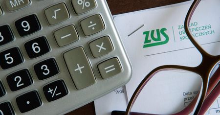 Nowa fala oszustw. ZUS ostrzega przed fałszywymi mailami