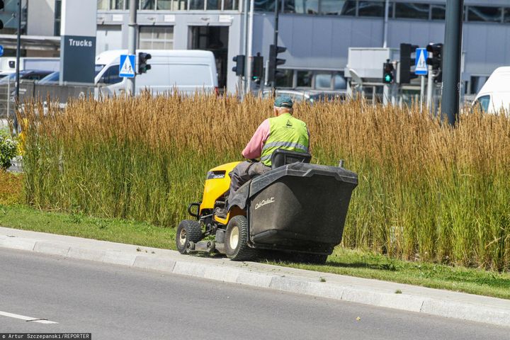 O krok od tragedii w czasie koszenia trawy