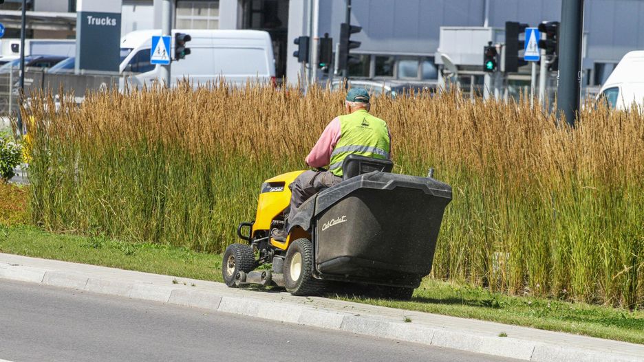 O krok od tragedii w czasie koszenia trawy