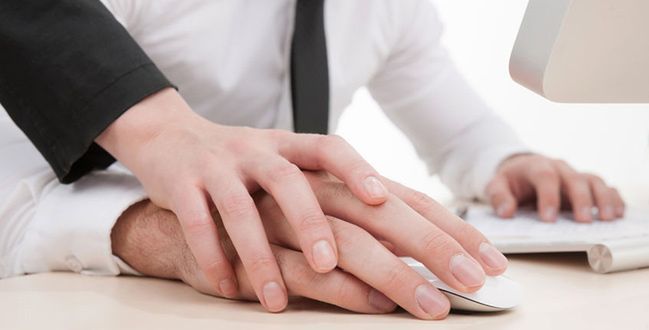 Mężczyzna molestowany seksualnie w pracy