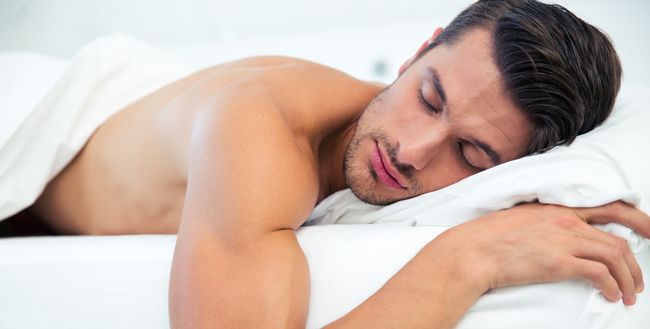 Dlaczego mężczyźni powinni spać nago?