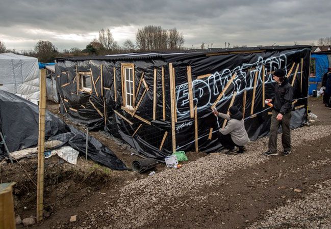 Ewakuacja części obozu uchodźców pod Calais