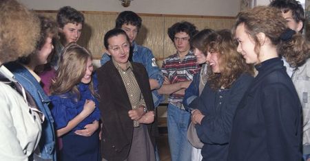 Co się stało z naszą klasą, czyli fenomen popularności spotkań po latach