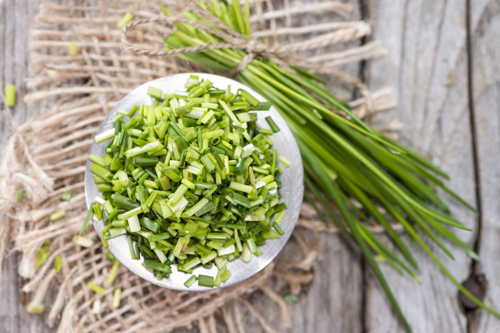 Właściwości szczypiorku. Sprawdź, dlaczego warto go jeść jak najczęściej