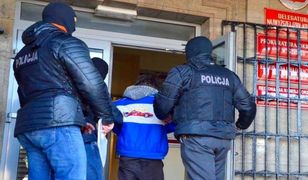 Pomorska policja rozbiła grupę pedofilską. "Policjanci weszli jednocześnie do 18 mieszkań"