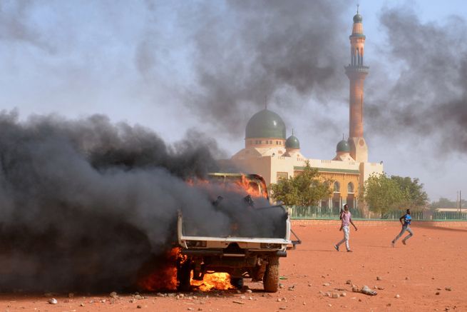 Niger: ponad tysiąc osób na manifestacji przeciwko karykaturom Mahometa. Doszło do starć