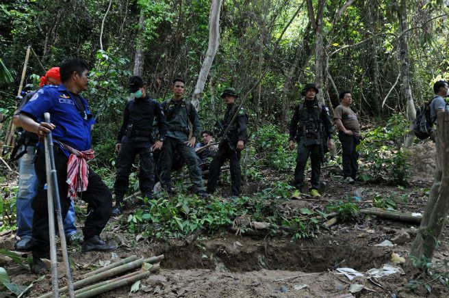 Odkryto masowy grób w byłym obozie przemytników ludzi w Tajlandii