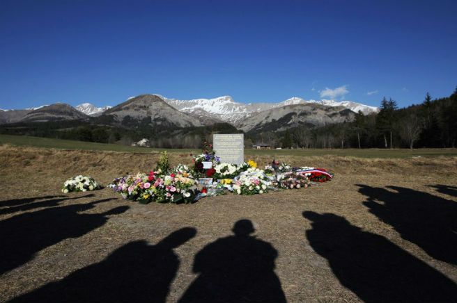 Młoda Niemka podała się za kuzynkę ofiary samolotu Germanwings. Latała za darmo w Alpy