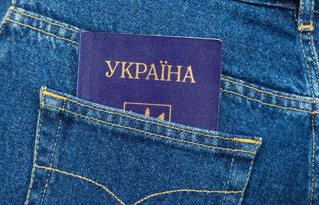 Kolejki po paszporty na Ukrainie. "Bilet do UE"