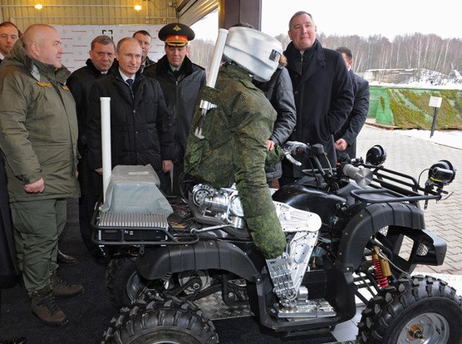 Putin na prezentacji bojowego robota. "Prymitywna wersja Terminatora"