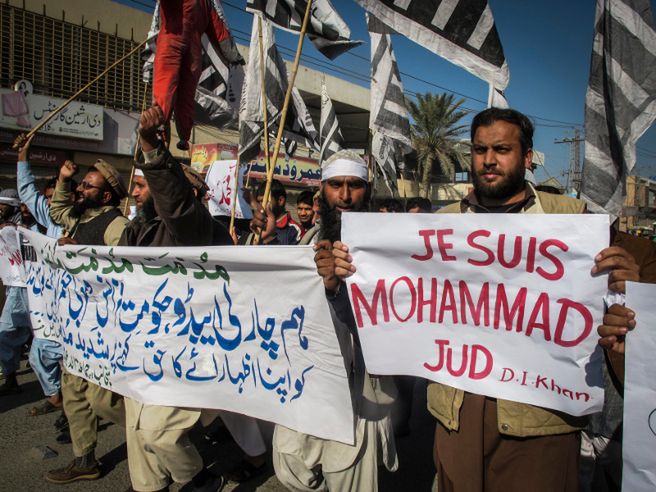 Pakistan: starcia policji z demonstrantami pod francuskim konsulatem