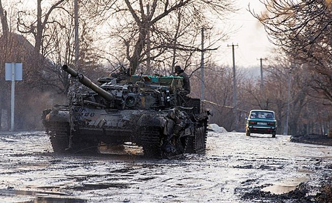 Łysenko: w stronę Nowoazowska jadą czołgi i wyrzutnie Grad