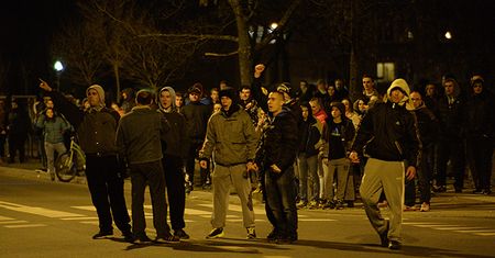 Znów niespokojnie w Legionowie. Poleciały butelki i kamienie
