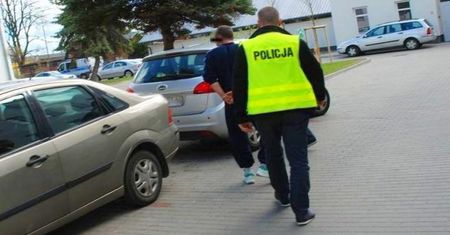 Policja zatrzymała 39-letniego wejherowianina, który pod wpływem alkoholu chciał udusić kompana