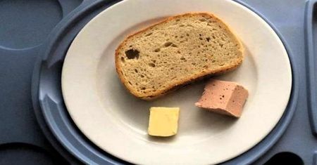 Niska kaloryczność posiłków, brak witamin i mikroelementów - tak się je w pomorskich szpitalach