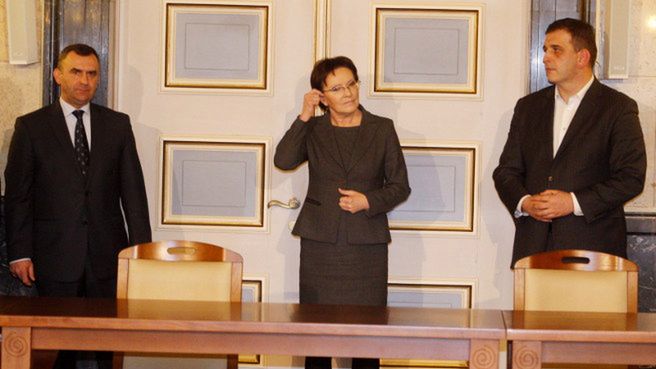 Minister skarbu państwa Włodzimierz Karpiński, premier Ewa Kopacz i wiceminister skarbu Rafał Baniak