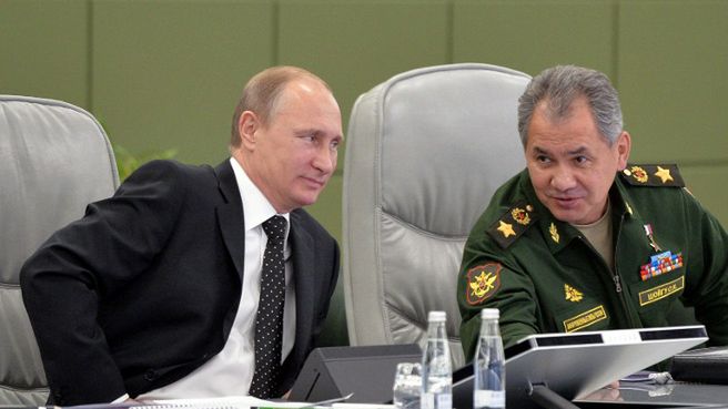 Władimir Putin i szef rosyjskiego MON Siergiej Szojgu
