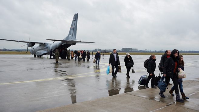 Polacy ewakuowani z Donbasu w połowie stycznia po przylocie do Polski