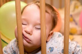 Czy należy szkolić niemowlę do snu?