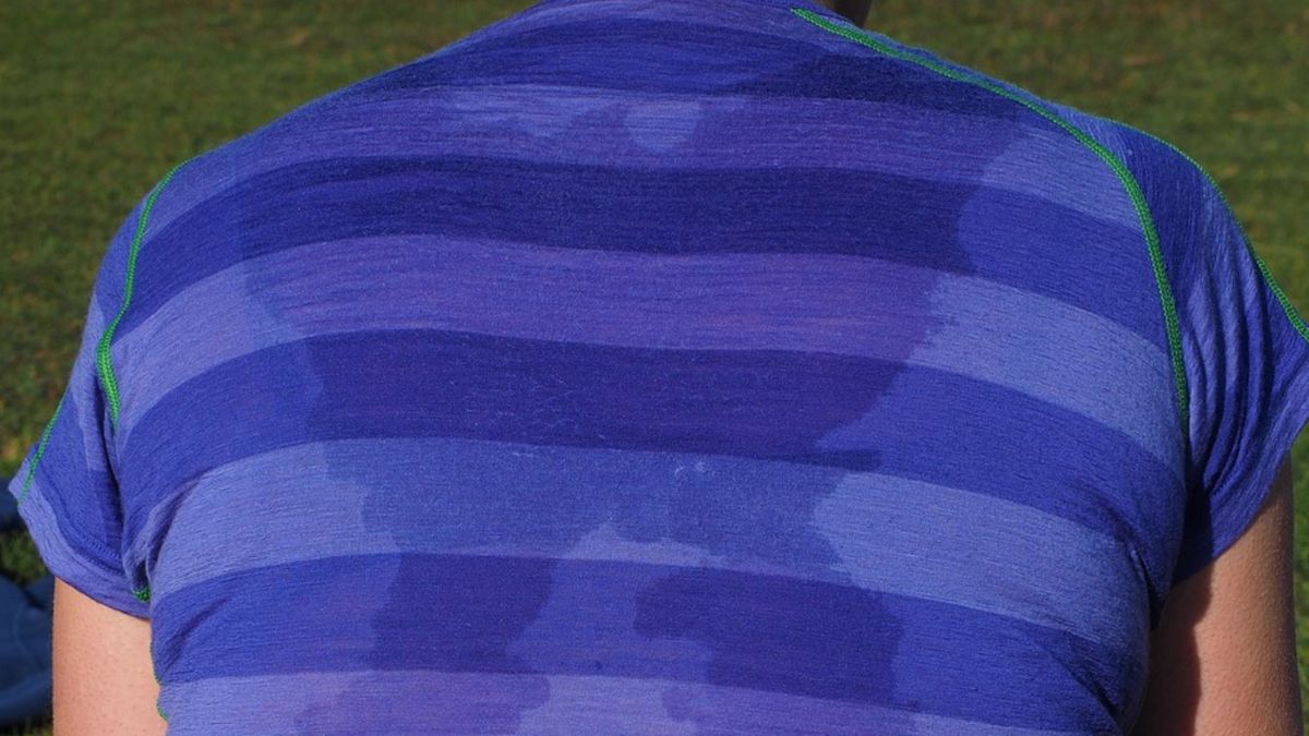 Cuchnący pot to problem wielu osób, głównie dorosłych kobiet i mężczyzn.