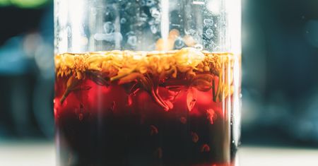 Alternatywa dla porannej kawy. Napar mocy jogina poprawi trawienie i wzmocni odporność