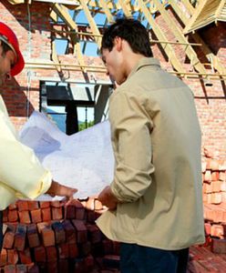 Urzędnicy dokręcą śrubę budowlańcom