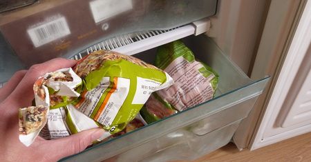 Zamrażanie i rozmrażanie produktów spożywczych w domu