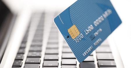 Czy płacenie kartą w internecie jest bezpieczne? Odpowiadają eksperci