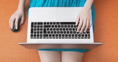 Polski internauta w sieci spędza średnio 36 dni rocznie