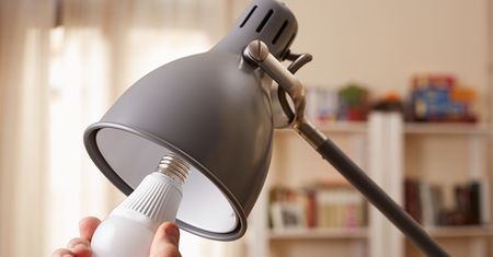 Producenci żarówek oszukują w sprawie ich wydajności