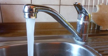 Jak wymienić starą baterię zlewozmywakową?