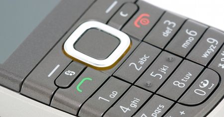 Uważaj na spreparowanego SMS - stracisz pieniądze i dane