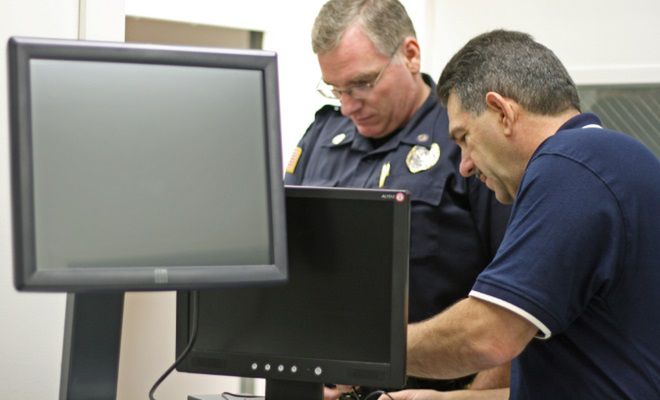 Akcja polskiej policji przeciwko internetowemu piractwu. Są pierwsi aresztowani