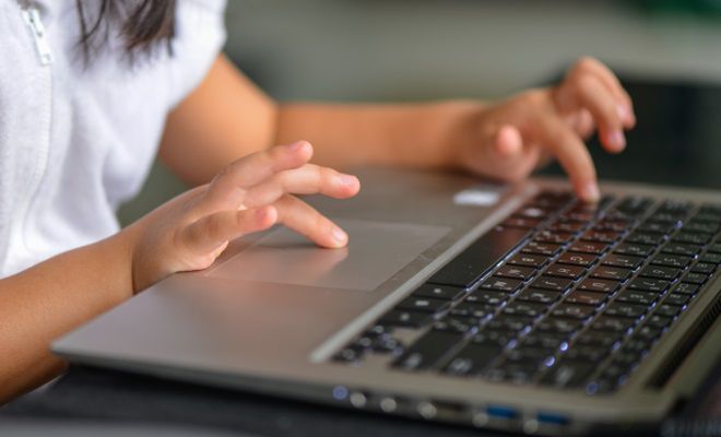 Czy internet szkodzi dzieciom? Nie, raczej nie