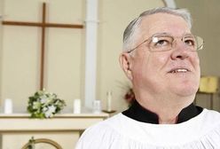 Koperta podczas kolędy. Co robi z nią ksiądz?