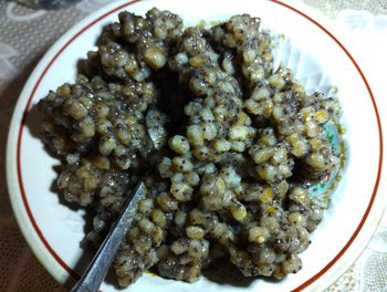 Masa makowa w puszce. Czytaj skład, może być bombą cukru i konserwantów