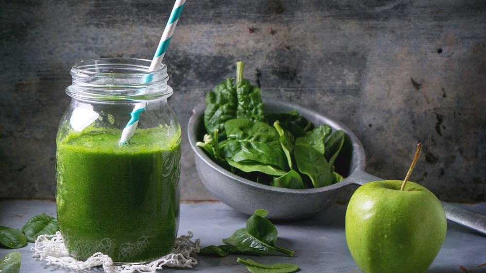 Sokowanie bez tajemnic! TOP 5 książek, z których dowiesz się wszystkiego o zielonych koktajlach