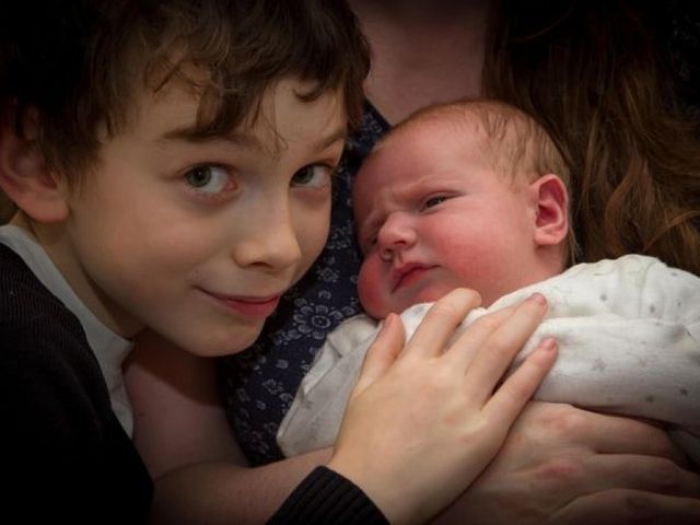 Ośmioletni Marcus i nowo narodzona Freya