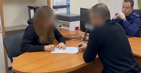 Sąsiadki miały go dokarmiać w tajemnicy. Synek kontrowersyjnych influencerów nie żyje