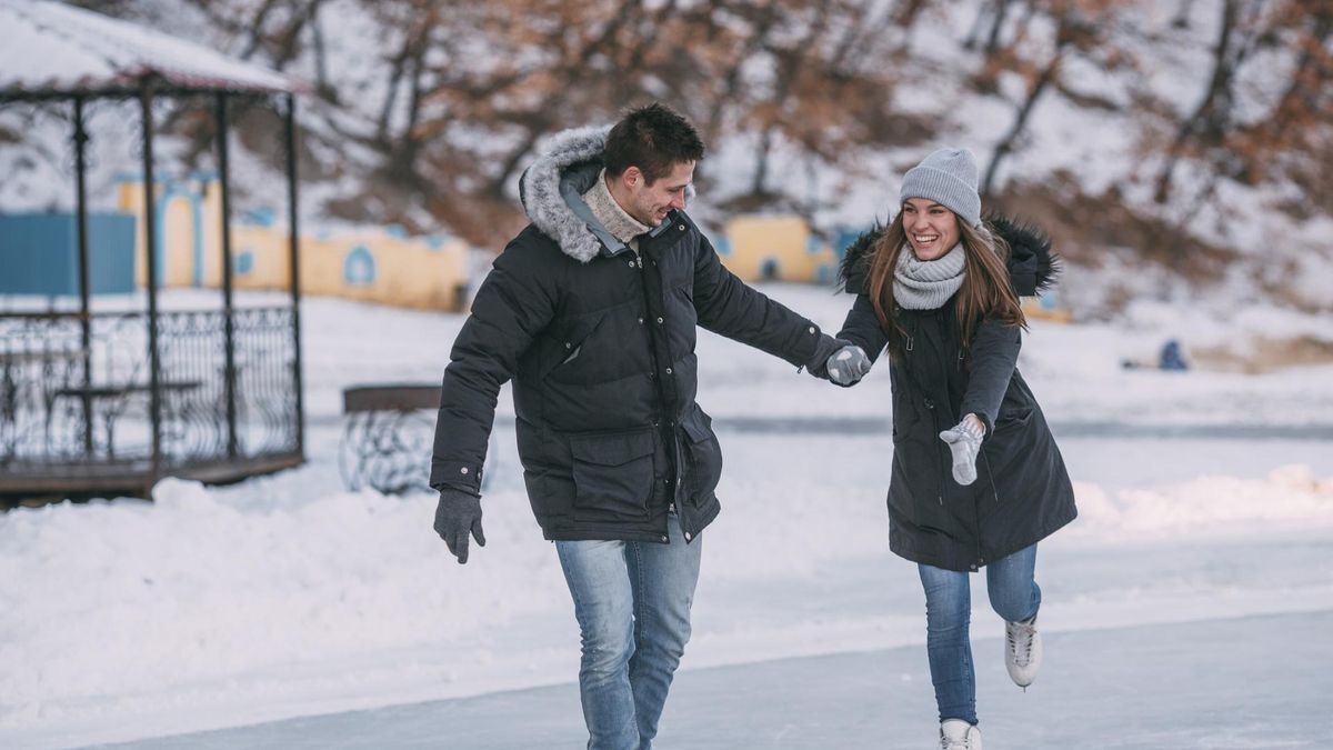 Jazda na łyżwach to świetna zabawa dla całej rodziny.
