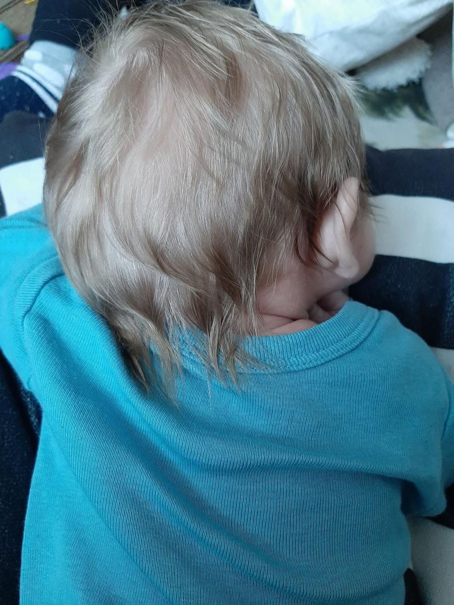 Po srebrno-szarych pasmach nie ma więc już śladu