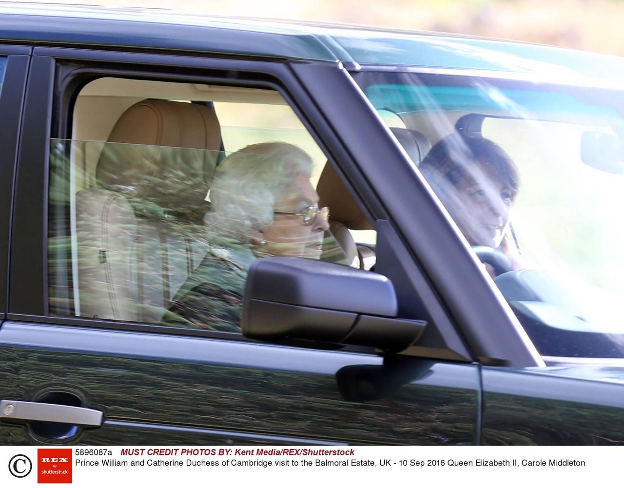 książę William, królowa elżbieta, księżna kate
Queen Elizabeth II, Carole Middleton
Prince William and Catherine Duchess of Cambridge visit to the Balmoral Estate, UK - 10 Sep 2016