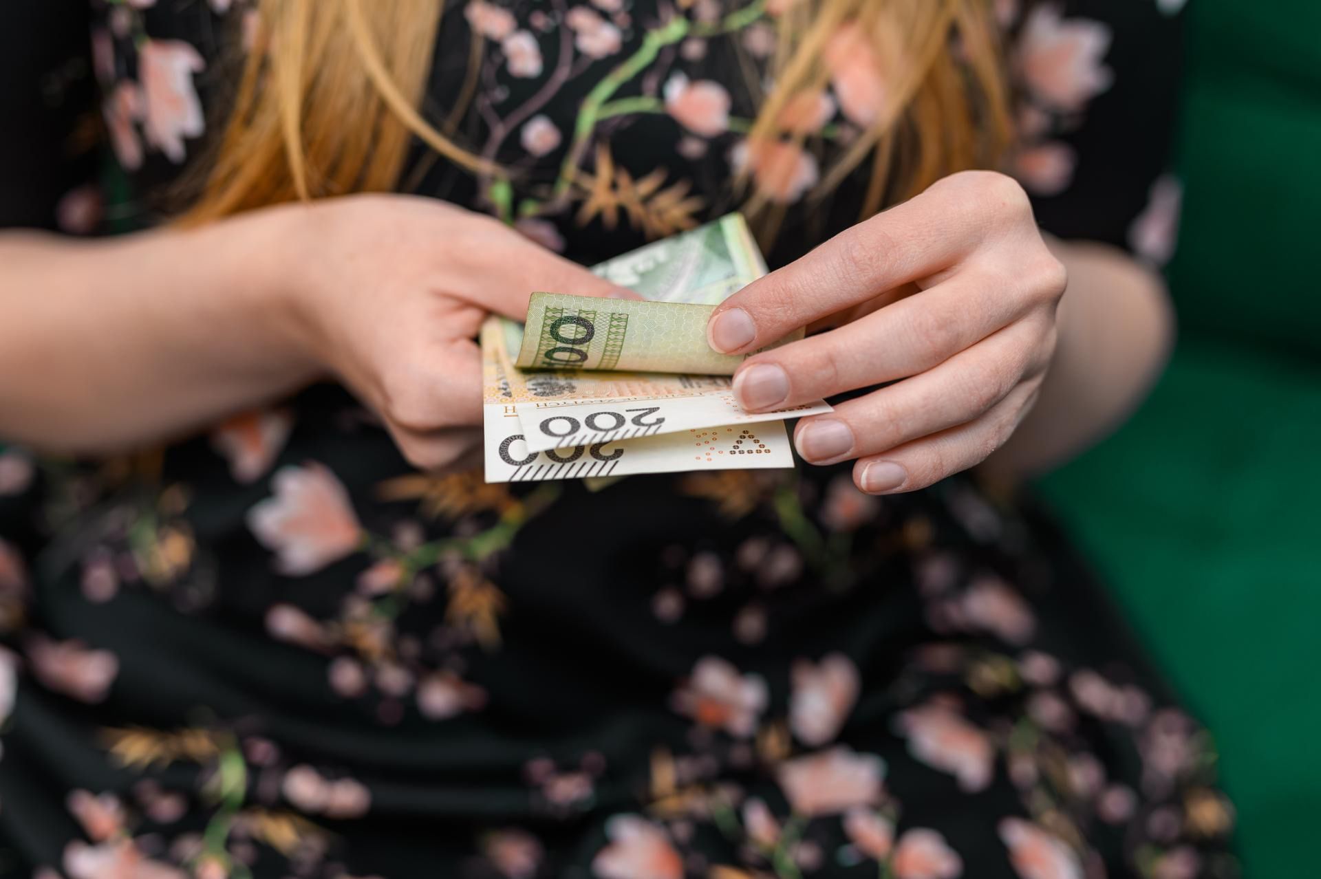 ZUS wypłaca dodatek dla sierot co miesiąc