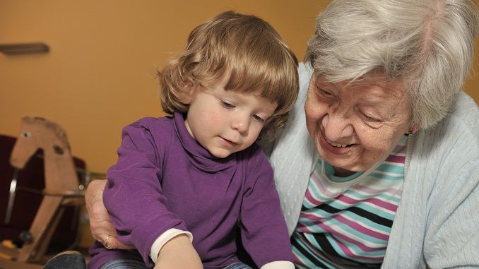 Zaraziła wnuka, bo bała się zaszczepić. Dziecko zmarło